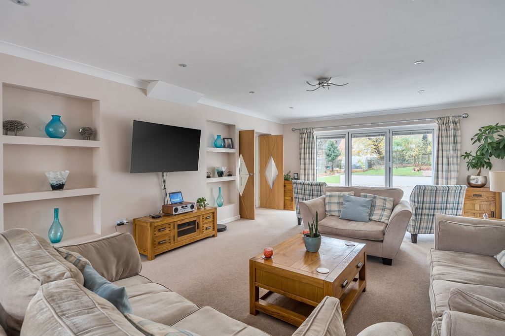 Property photo 3 of 35