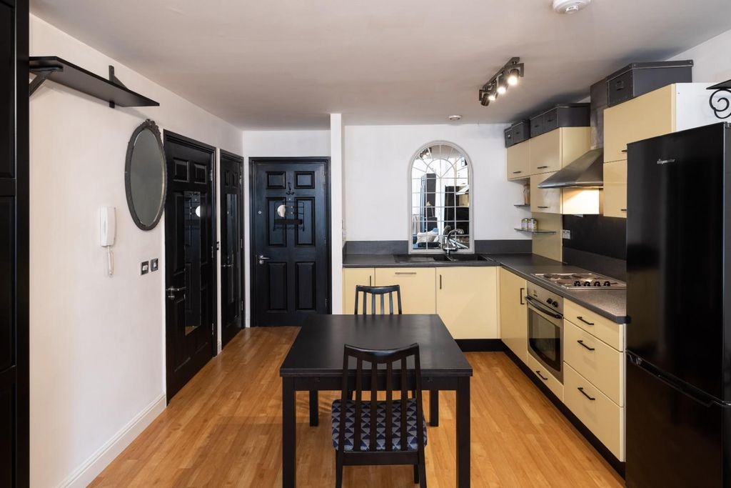 Property photo 3 of 12 Kitchen