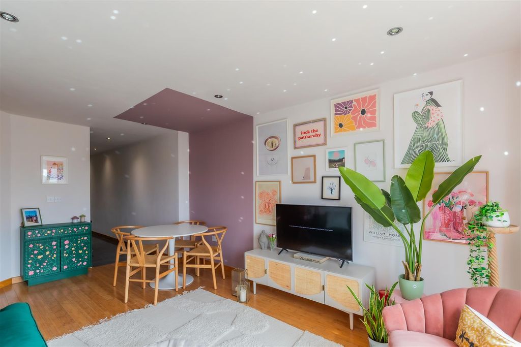 Additional image 5 of 2 bed flat for saleMagretian Place, Cardiff Bay CF10
