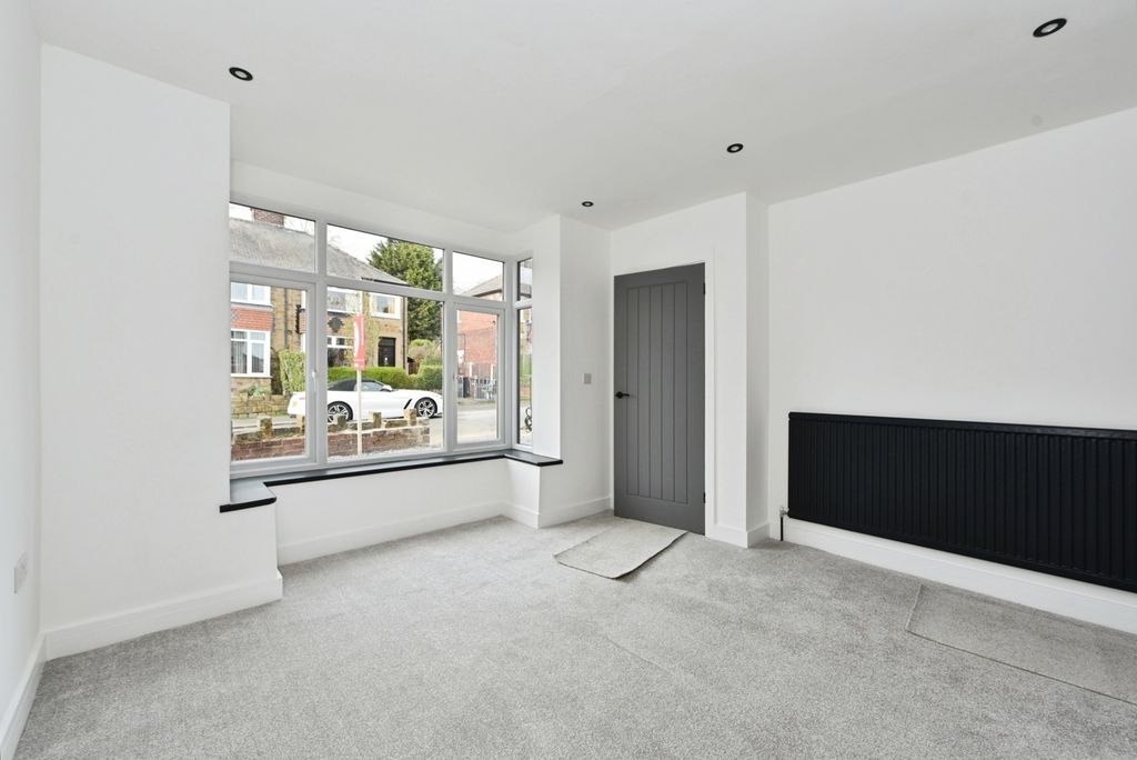 Property photo 3 of 17 Pbox-Img.Jpg