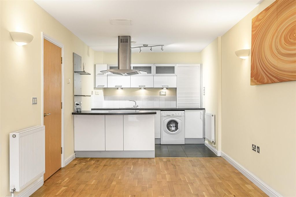 Property photo 2 of 11 4_75193.Jpg