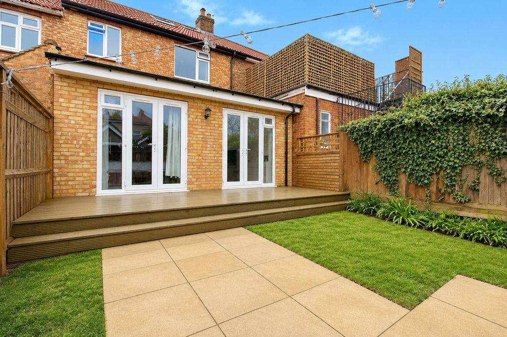 Property photo 3 of 8 502.Png