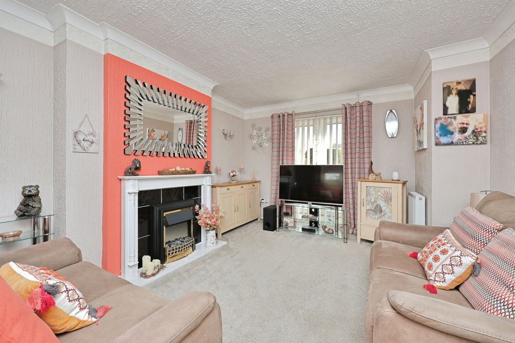 Property photo 2 of 21 Lounge