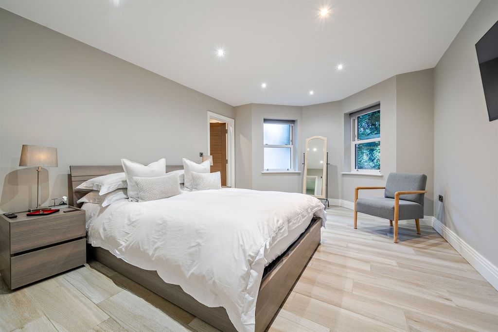 Additional image 6 of 2 bed flat for saleVillage Road, Enfield EN1