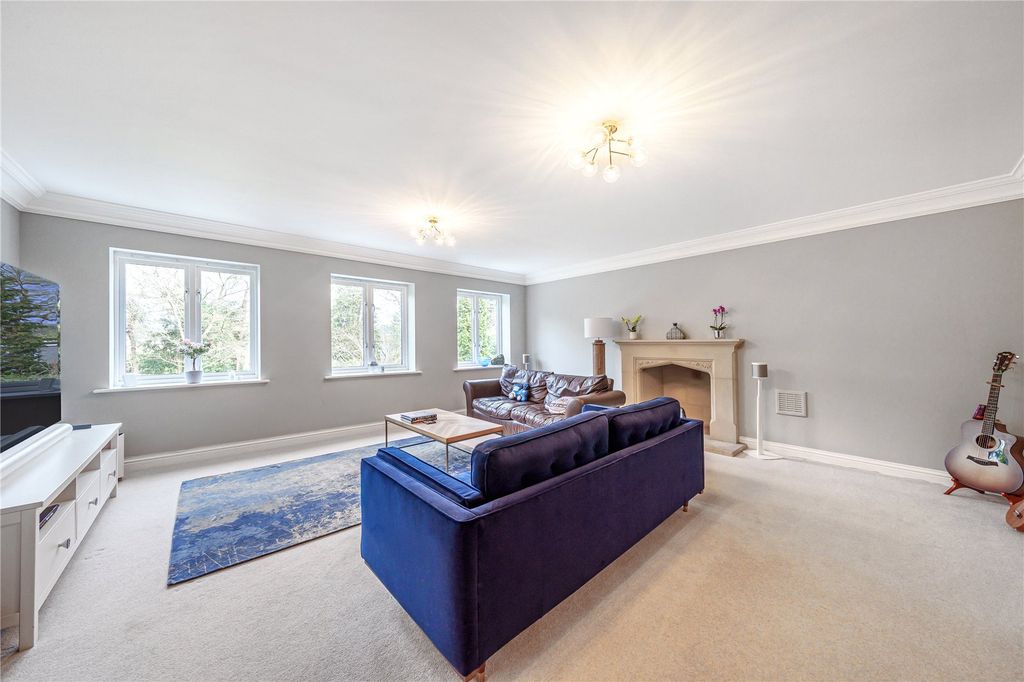 Property photo 2 of 14 Sitting Room