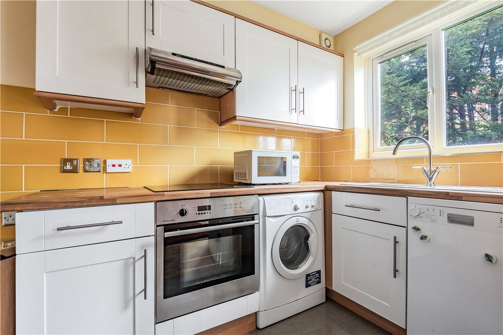 Property photo 2 of 11 Kitchen
