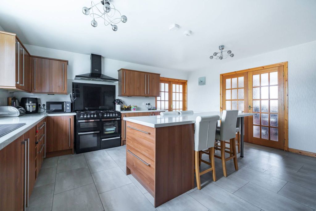 Property photo 3 of 24