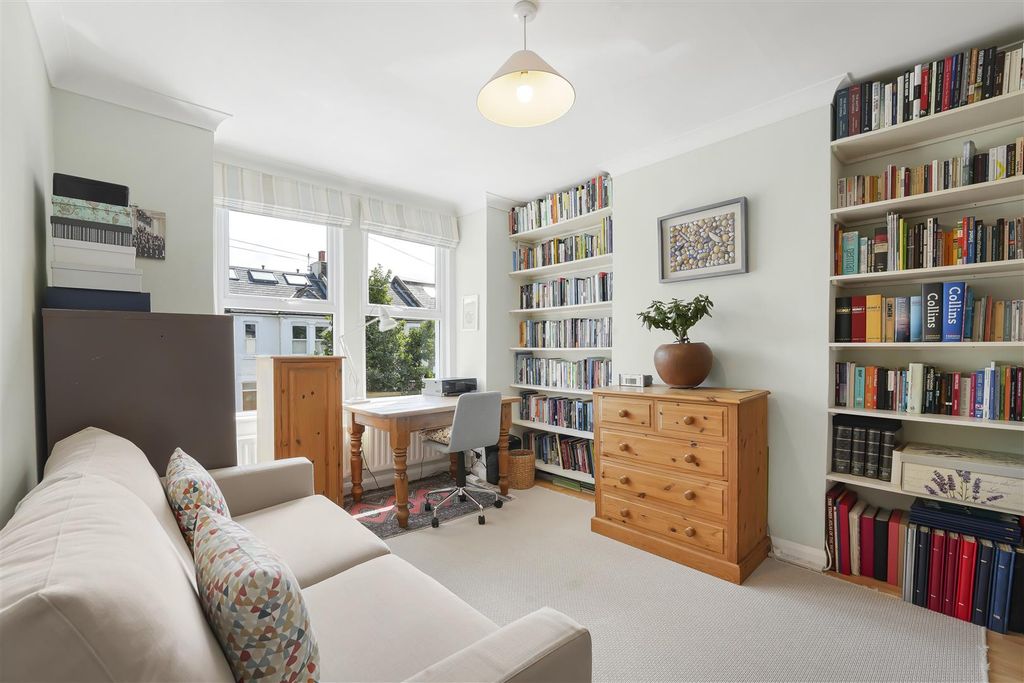 Property photo 3 of 11 Office/Bedroom