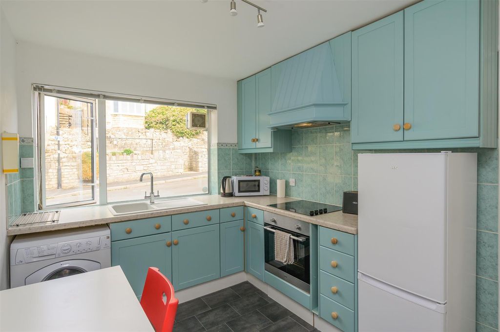 Property photo 2 of 12 48 St Jamess Park BA1 2Sx-4.Jpg