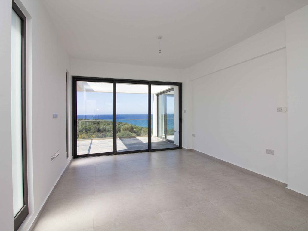 Property photo 2 of 30 2-Bedroom Luxury Seafront Penthouse + Communal Swimming Pool + Within A Complex + Roof Terrace + Underfloor Heating Image No 2