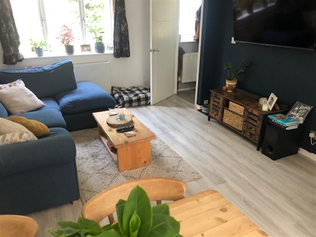 Property photo 3 of 6 Lounge