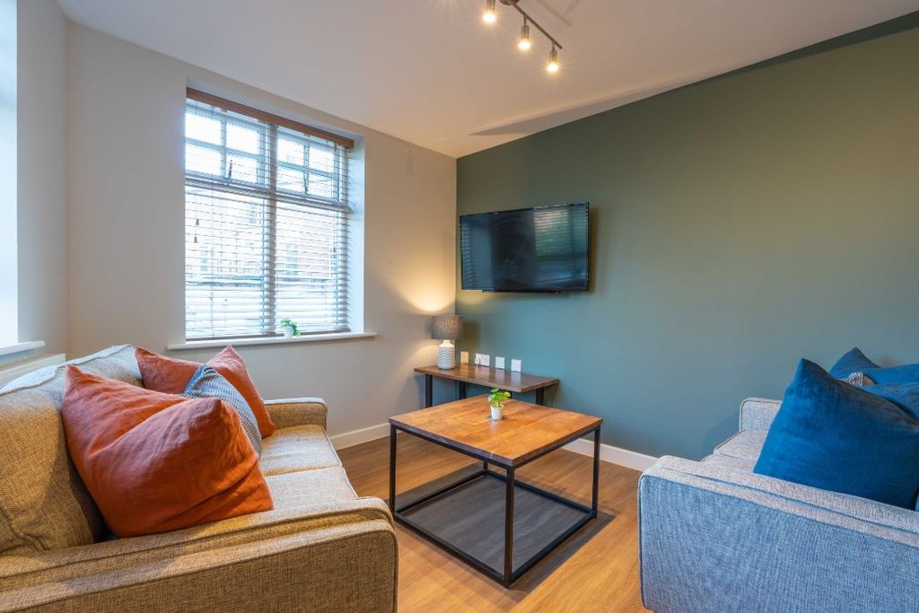Property photo 2 of 11 Syf10 - Living Area