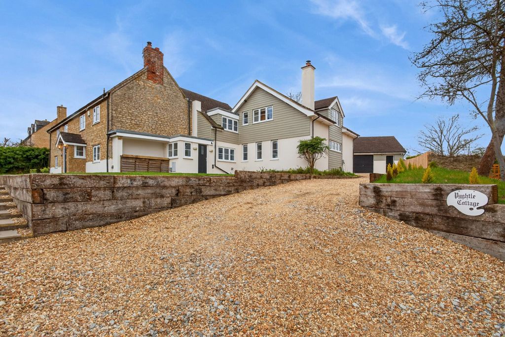 Property photo 2 of 48