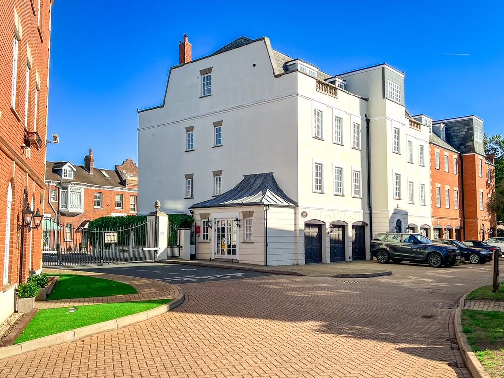 Property photo 2 of 31