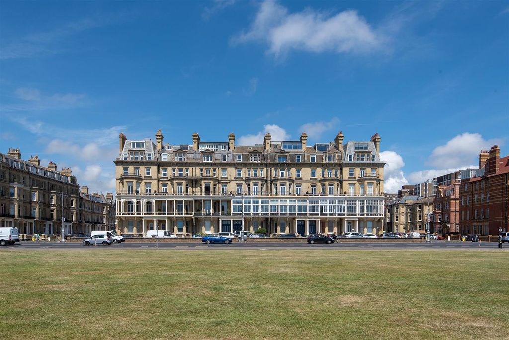 Property photo 2 of 14 Kings Gardens