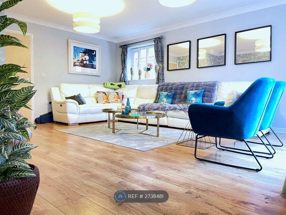 Property photo 3 of 20 Living Room