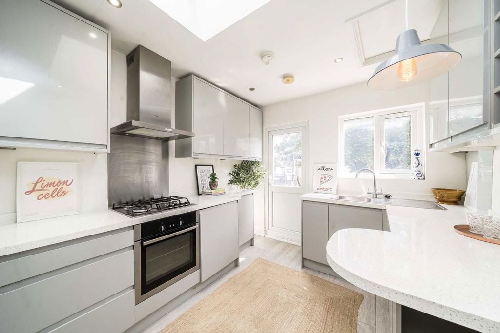 Property photo 3 of 6