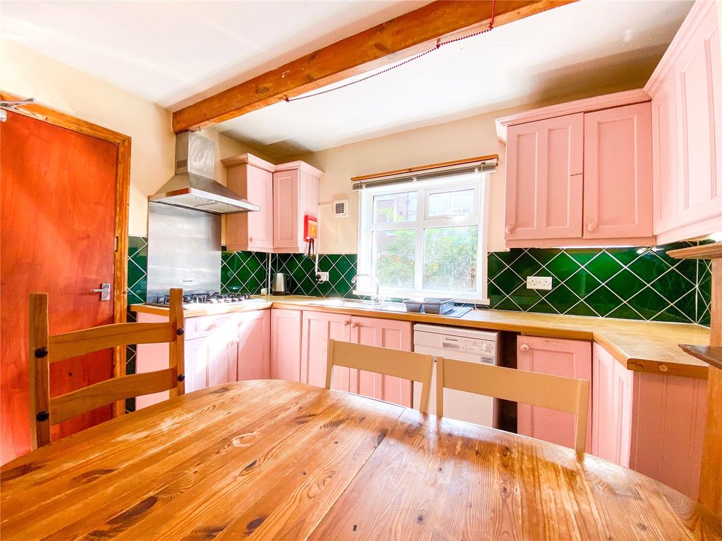 Property photo 2 of 11 Picture No. 32