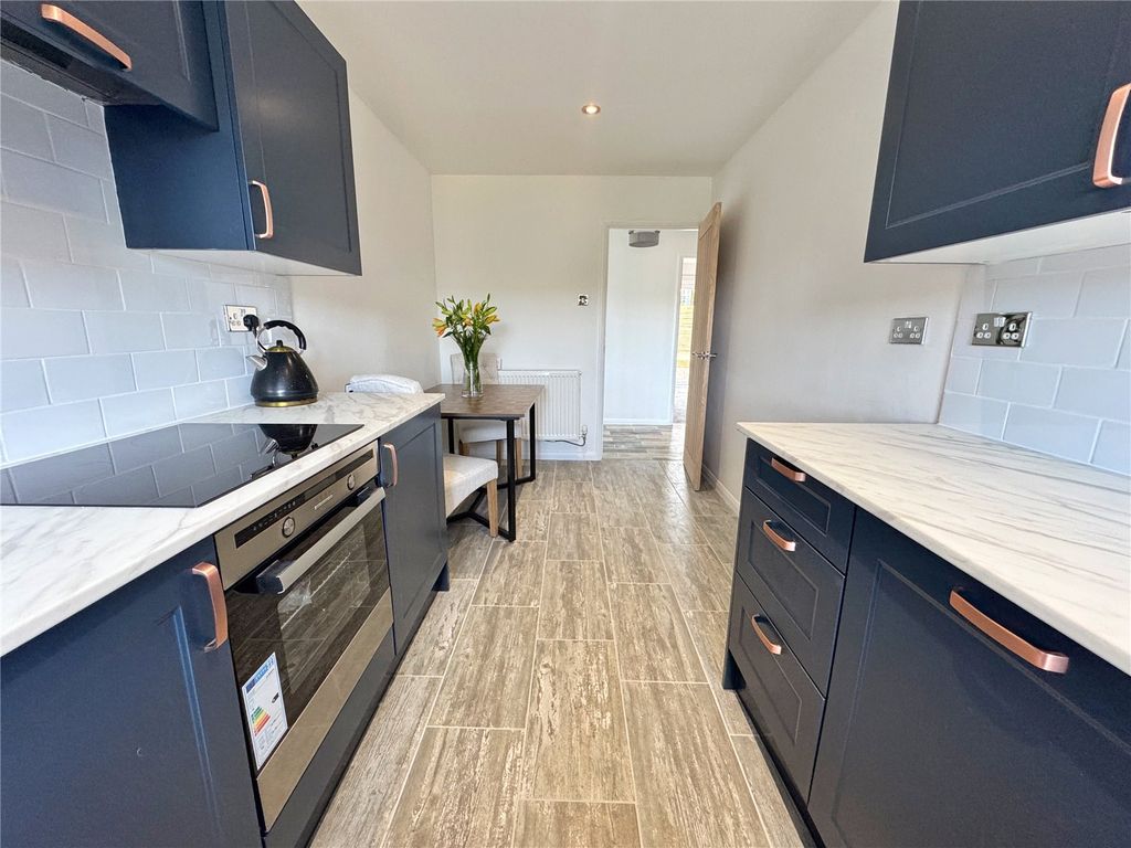 Property photo 3 of 25 Kitchen / Diner