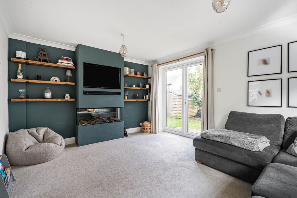 Property photo 2 of 12 Sitting Room