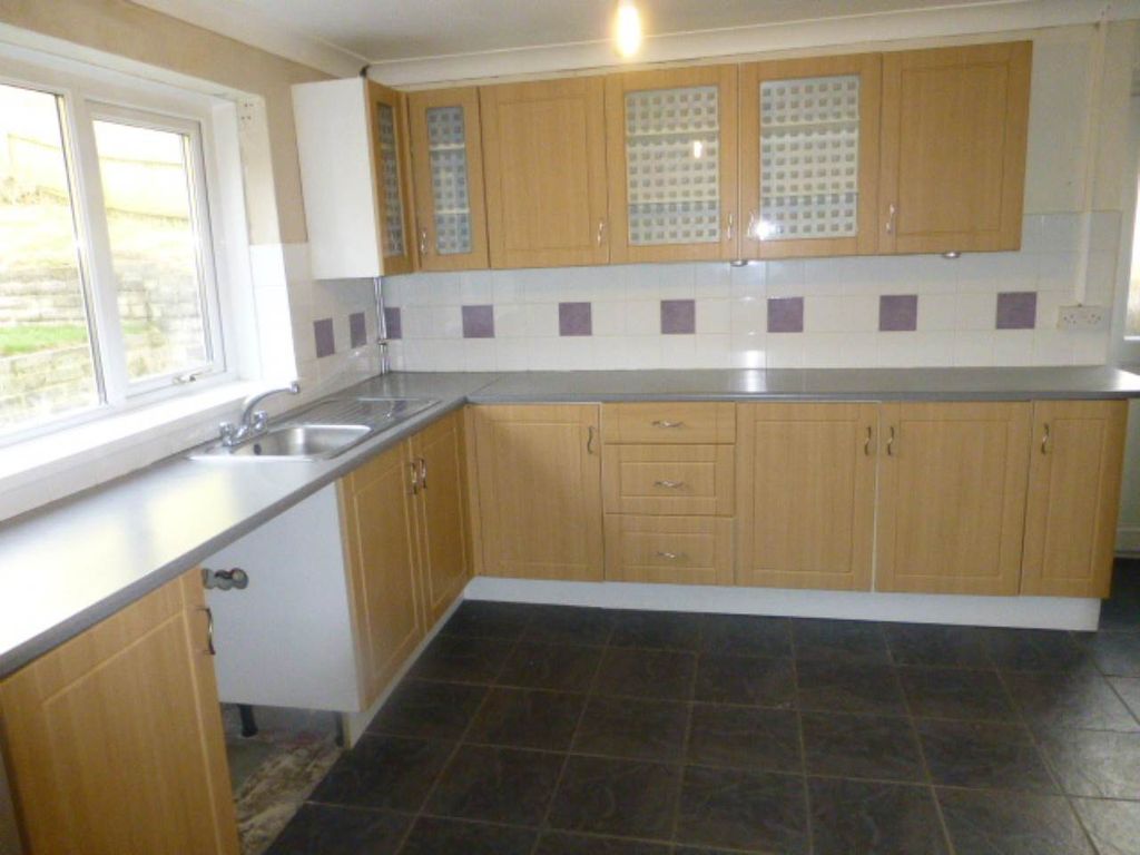 Property photo 2 of 12 Kitchen