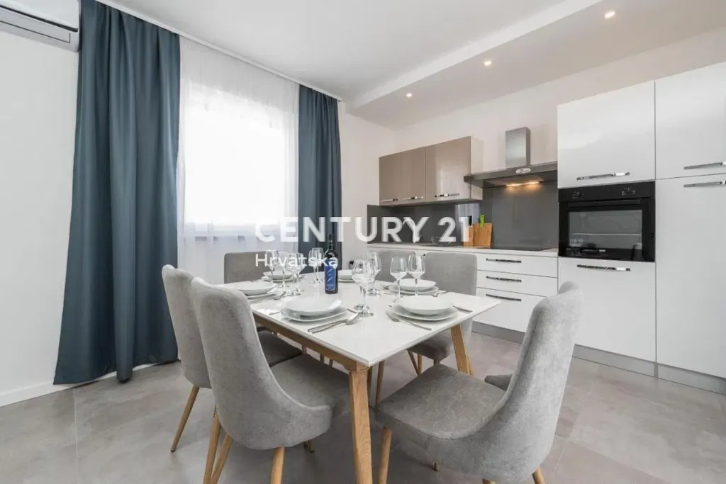 Property photo 2 of 33