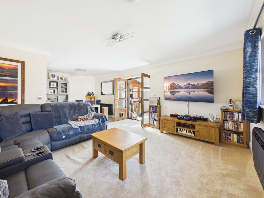 Property photo 2 of 11 Lounge Area