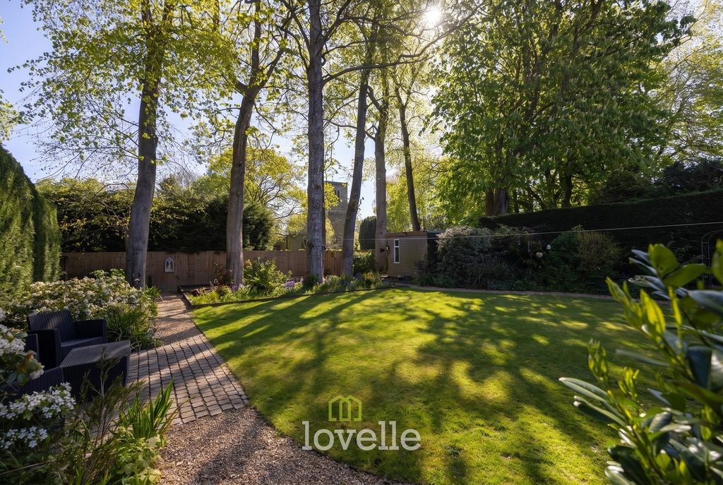 Property photo 2 of 47