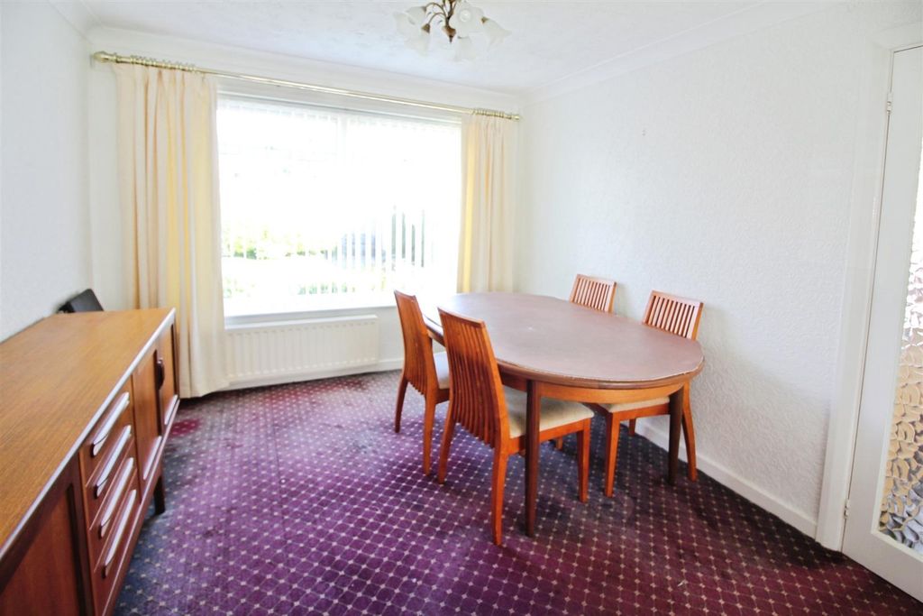Property photo 3 of 10 Dining Area