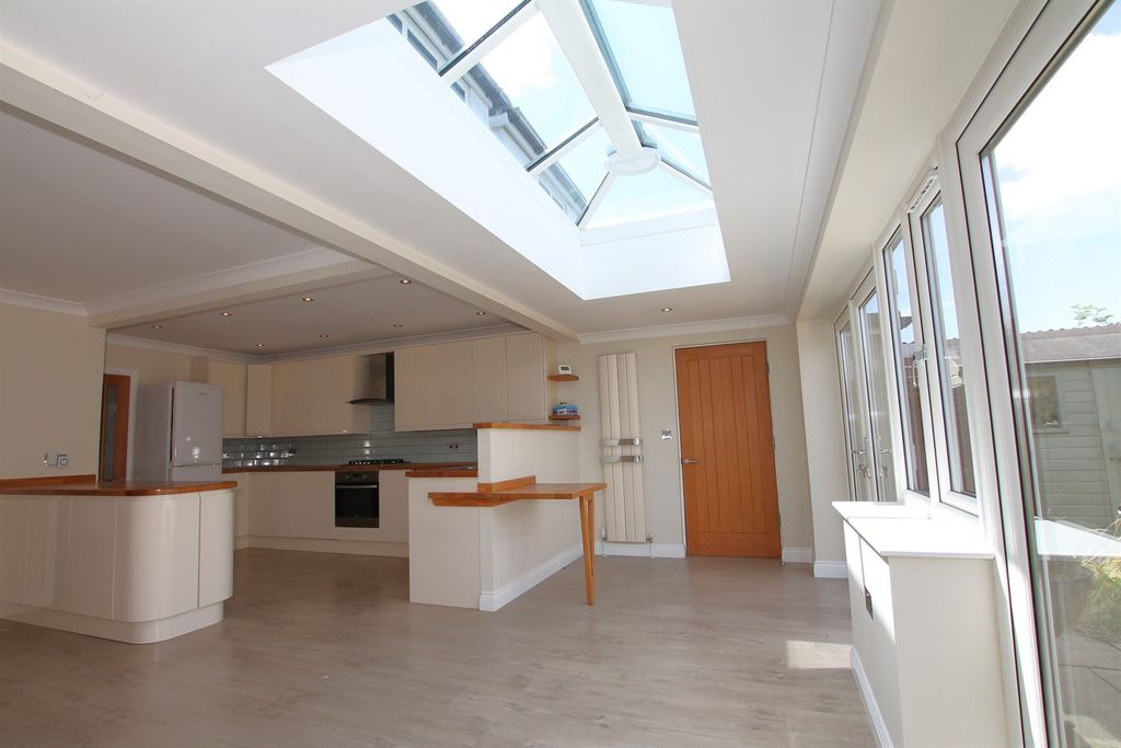 Property photo 1 of 18 Living Kitchen