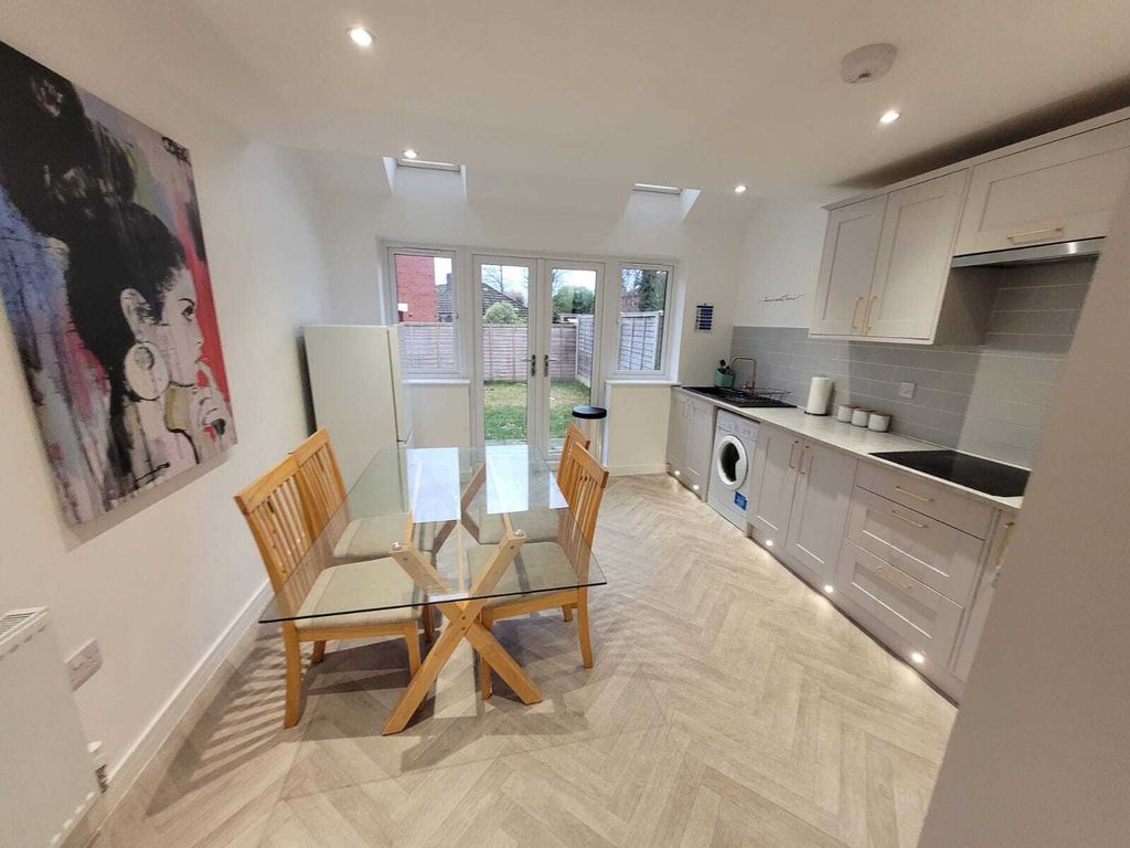 Property photo 2 of 22 Picture No. 17