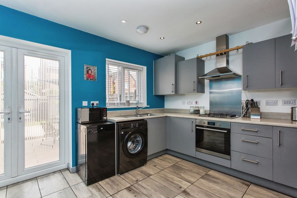 Property photo 3 of 17 Kitchen Diner