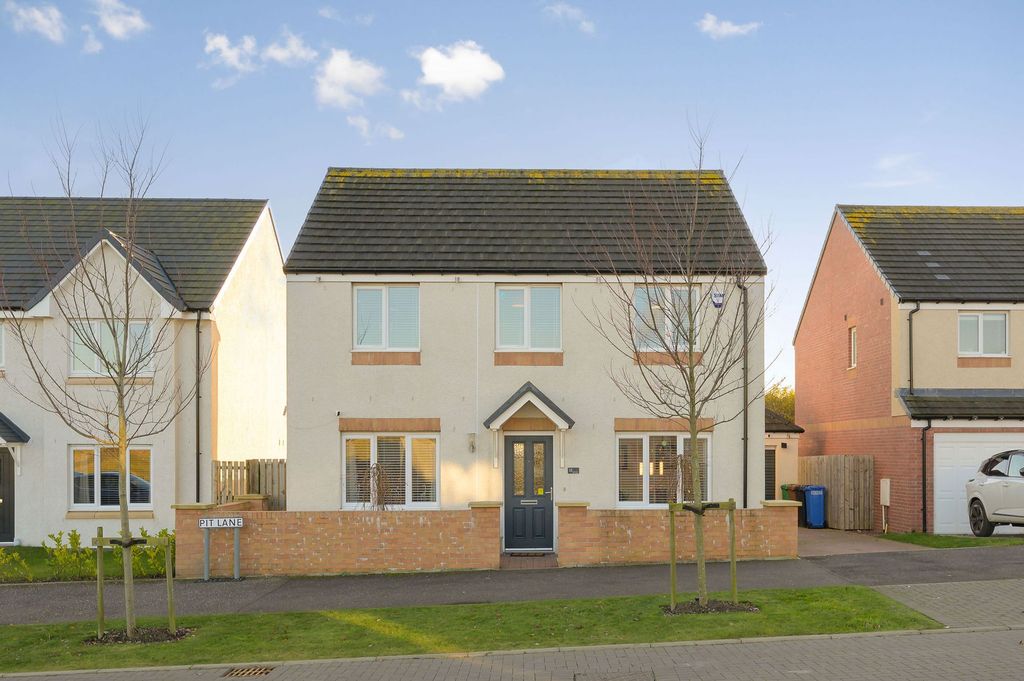 Property photo 1 of 34