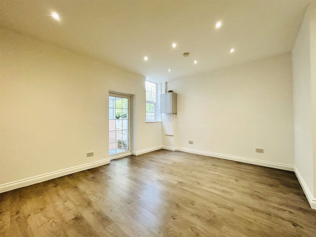 Property photo 3 of 7 Picture No. 13