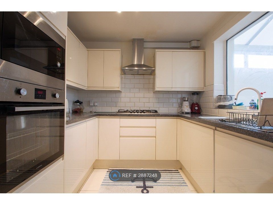 Property photo 1 of 9 Kitchen