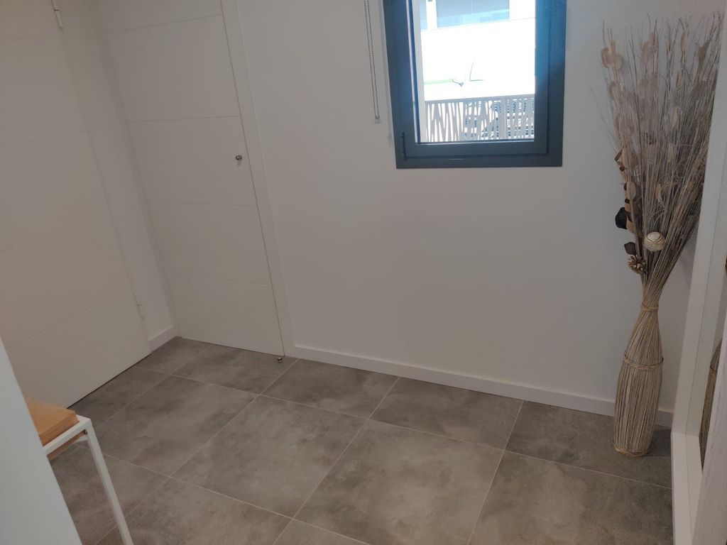 Property photo 2 of 38