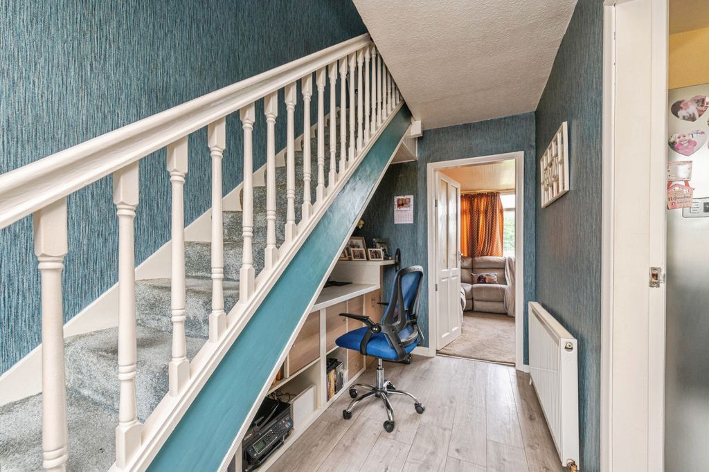 Property photo 2 of 15 Entrance Hall