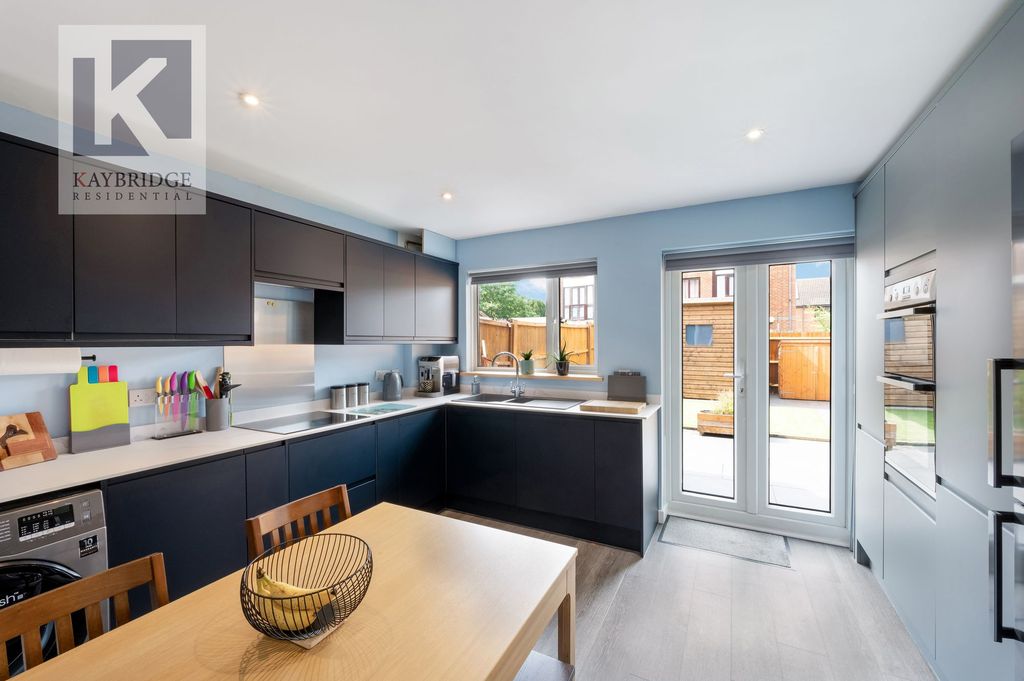 Property photo 2 of 16 Farriers Road, Epsom - Kt17 1Lp