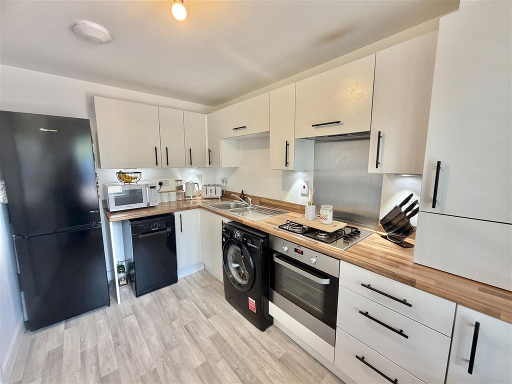 Property photo 2 of 31 Kitchen