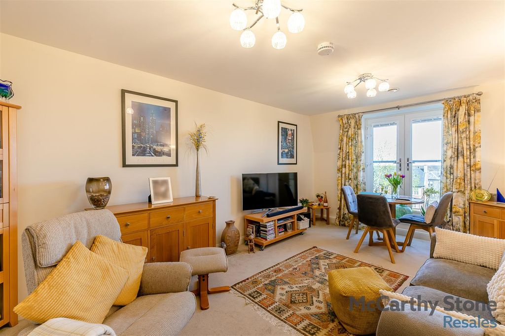 Property photo 3 of 22 8642581-Interior03.Jpg
