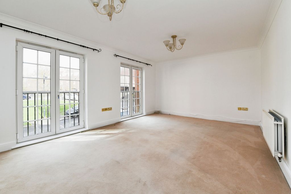 Property photo 2 of 17 Internal