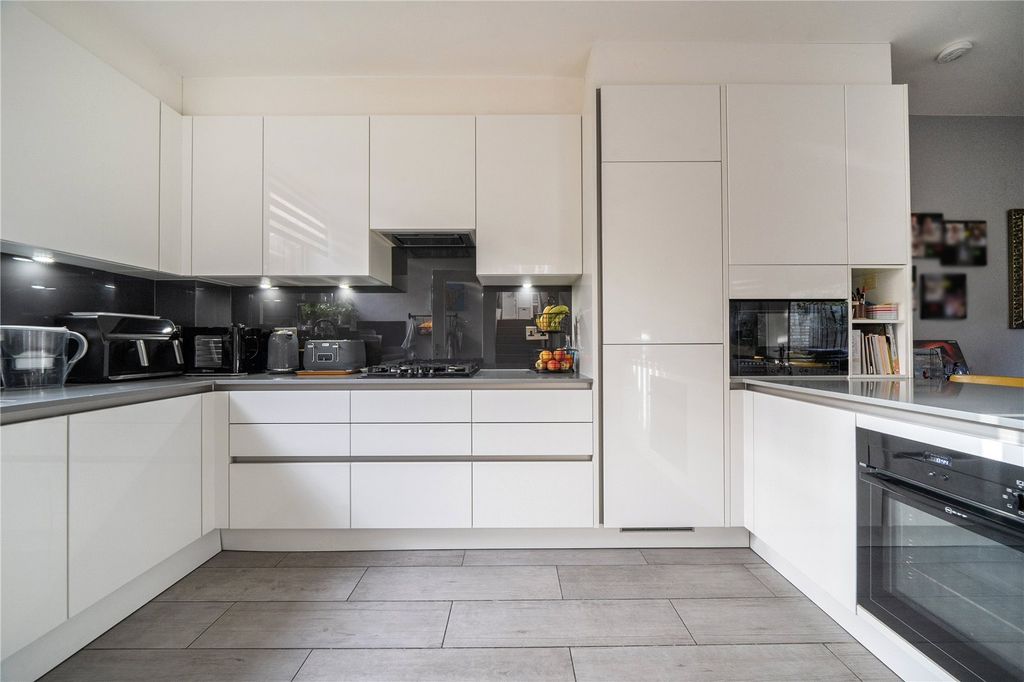 Property photo 3 of 15 Picture No. 18