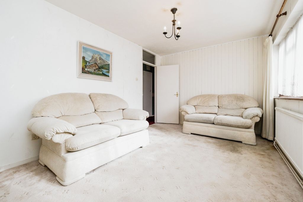 Property photo 2 of 17 Lounge