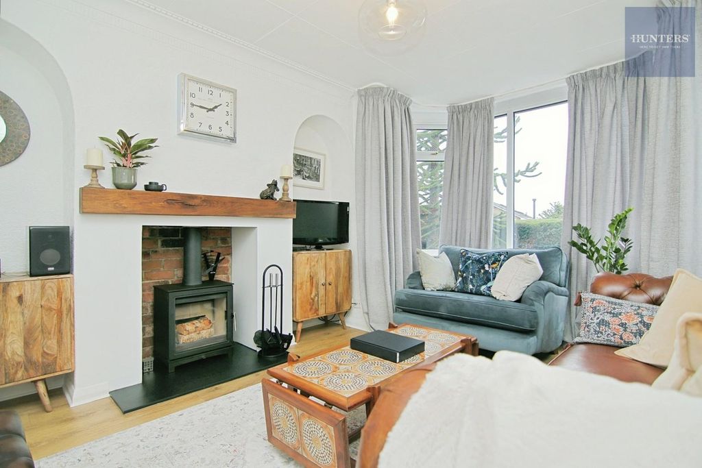 Property photo 2 of 16 Living Room