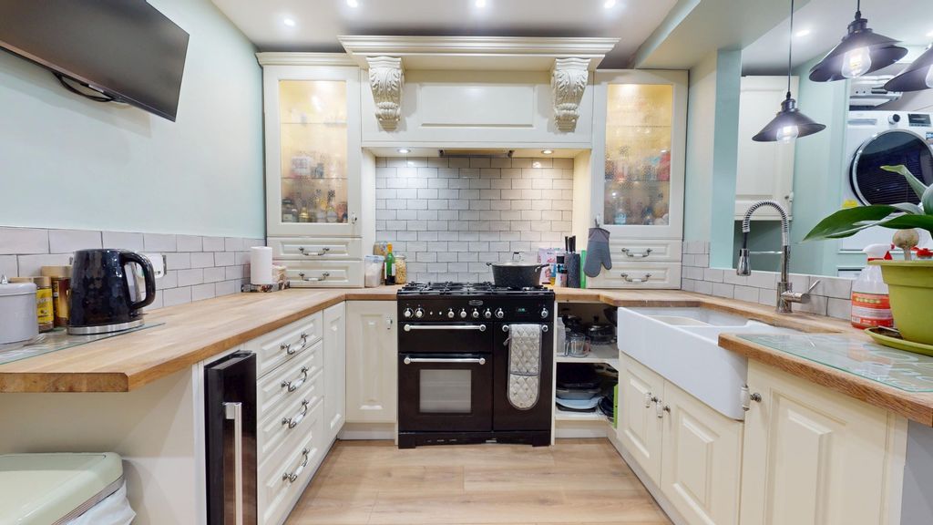 Property photo 2 of 32 4689962