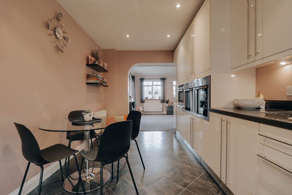 Property photo 3 of 15 Kitchen/Sitting Room