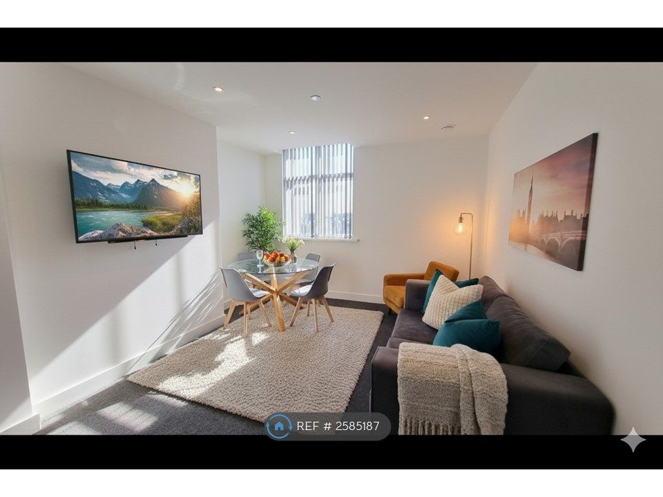 Property photo 1 of 11 Living Room