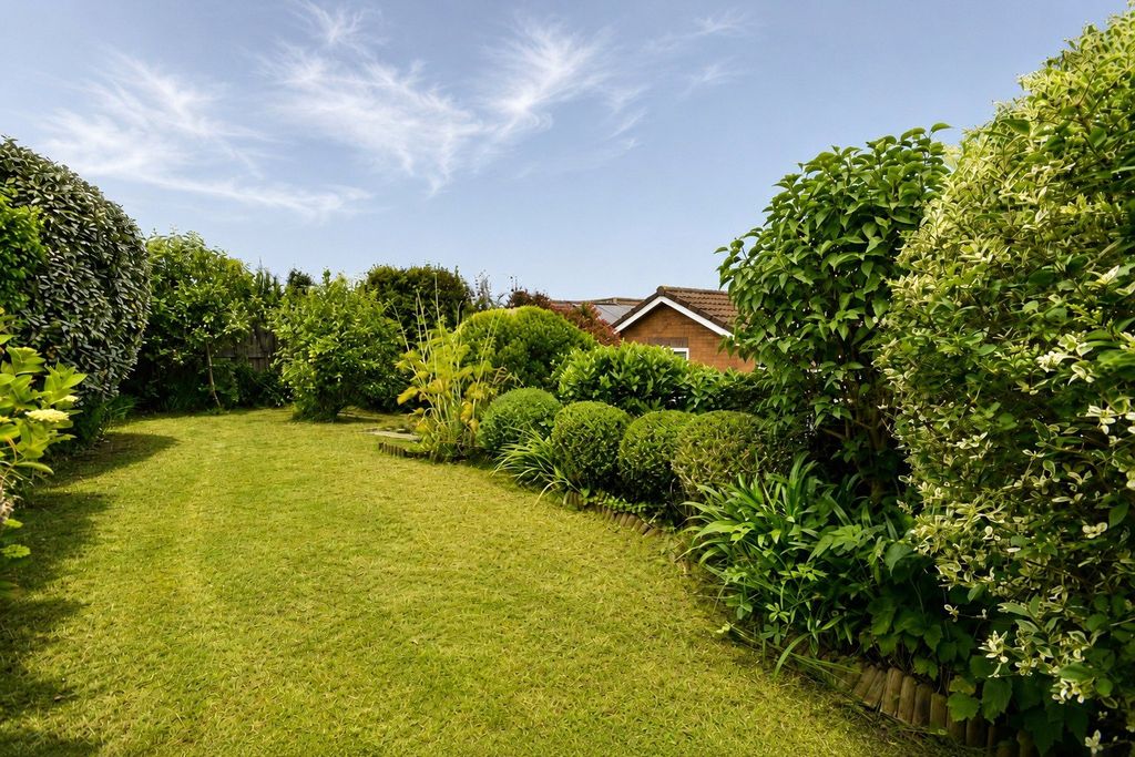 Property photo 3 of 25 Picture No. 32
