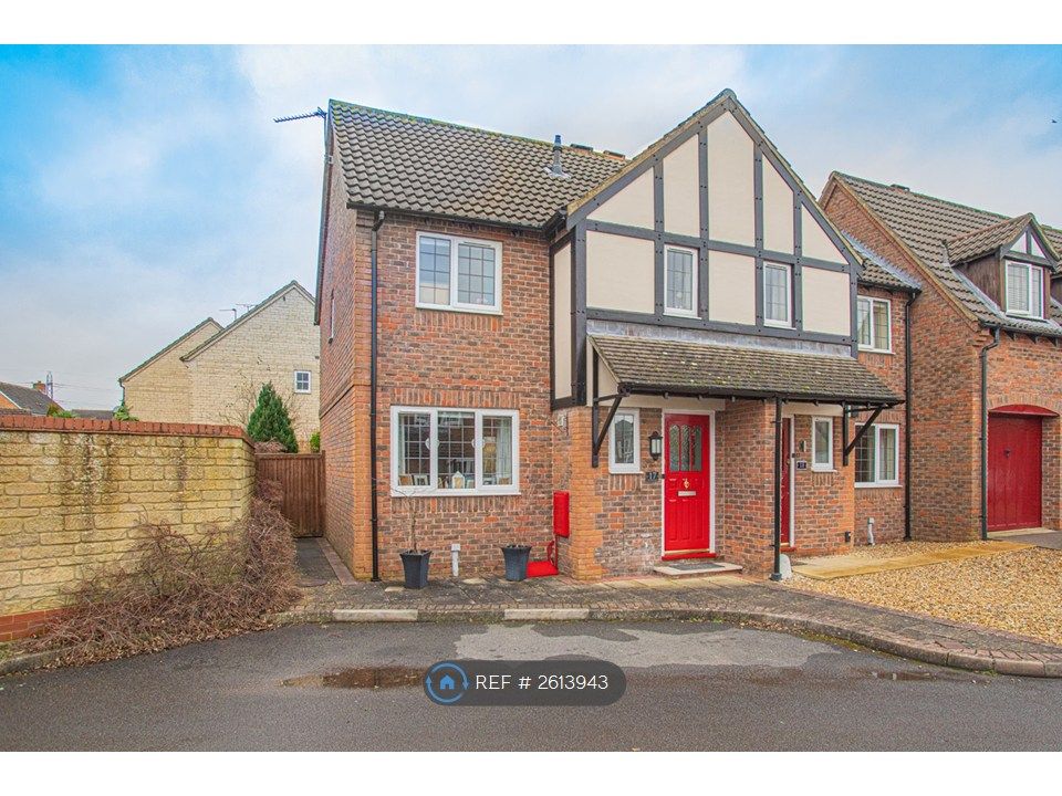 Property photo 1 of 12 17 Catterick Close