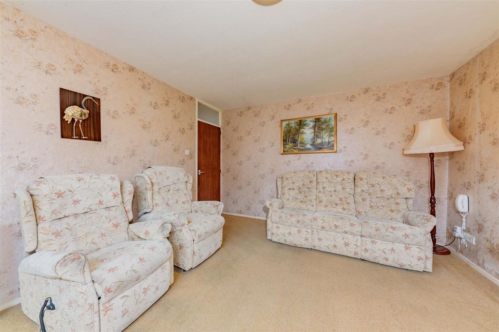 Property photo 3 of 16 48 Norwood Newport-15.Jpg